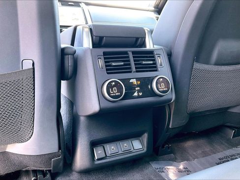 Used 2024 Land Rover Discovery Dynamic SE AWD/4WD image 34