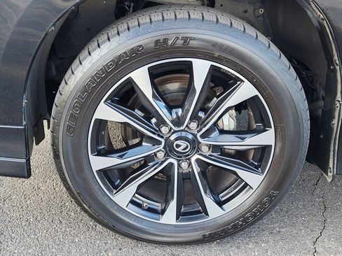 Used 2021 Lexus LX 570 4WD w/ 3rd Row & Luxury Pkg image 24