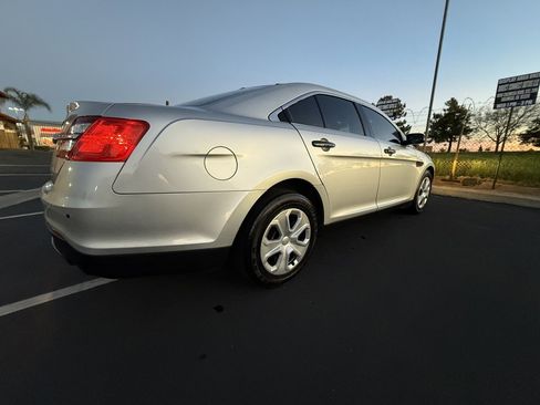 Used 2017 Ford Taurus image 7