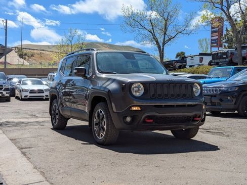 Used 2016 Jeep Renegade Trailhawk w/ Premium Trailhawk Package AWD/4WD image 3
