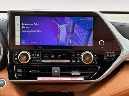 New 2026 Toyota Highlander Platinum AWD/4WD image 13