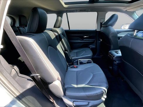 Certified 2024 Toyota Grand Highlander AWD image 19