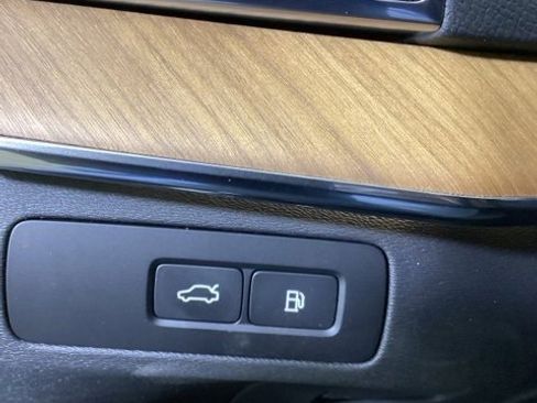 New 2025 Volvo XC90 T8 Plus w/ Protection Package Premier image 20