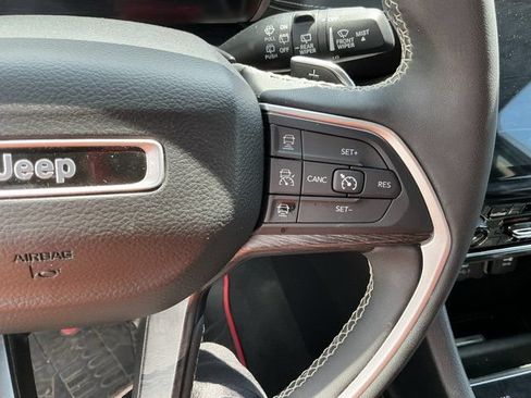 Used 2023 Jeep Grand Cherokee Limited AWD/4WD image 25