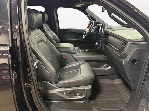 Used 2024 Ford Expedition Max Platinum AWD/4WD image 9