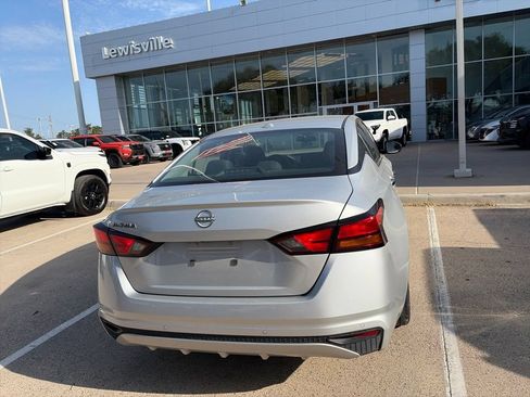 Used 2025 Nissan Altima 2.5 SV FWD image 11