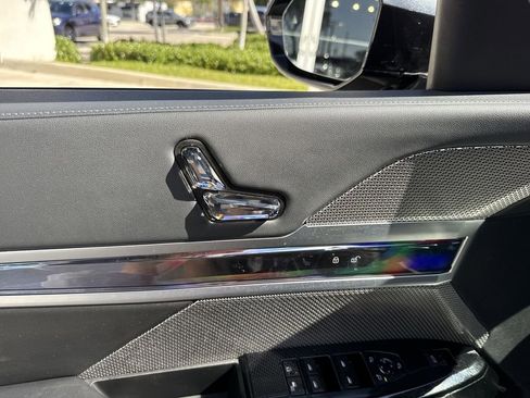 Used 2024 BMW 740i xDrive image 42