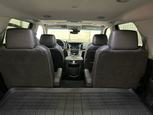 Used 2017 Cadillac Escalade Luxury AWD/4WD image 22