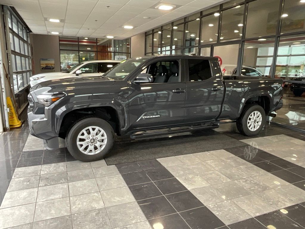 Certified 2025 Toyota Tacoma SR5 AWD/4WD image 3
