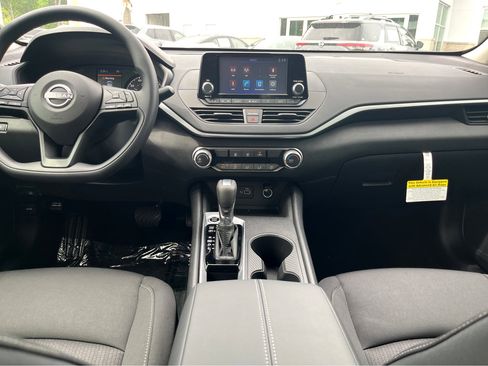 Used 2024 Nissan Altima 2.5 S image 7