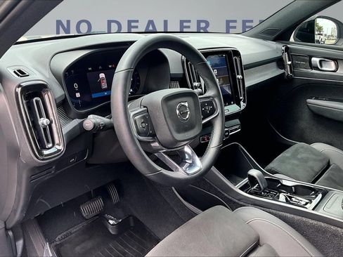 Used 2023 Volvo XC40 B4 Ultimate w/ Protection Package Premier FWD image 17
