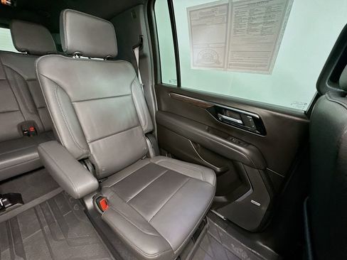 Used 2025 Chevrolet Suburban Z71 w/ Comfort Package AWD/4WD image 13