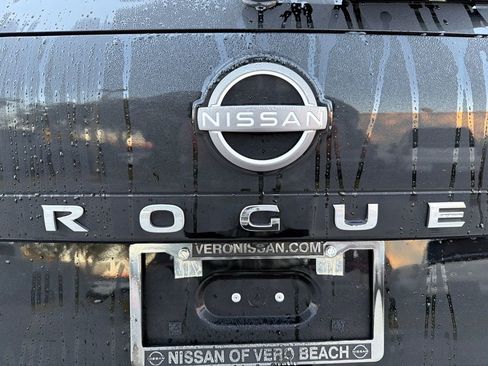 Used 2023 Nissan Rogue SV image 10