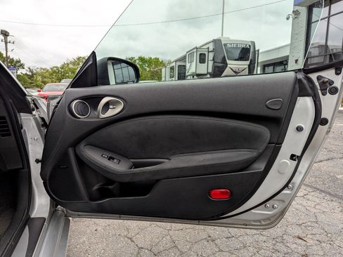 Used 2010 Nissan 370Z Touring w/ Sport Pkg image 27