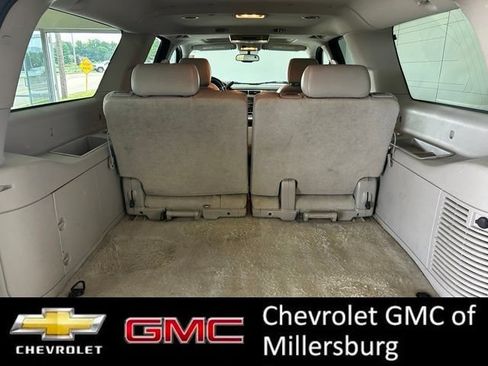 Used 2008 GMC Yukon XL SLT w/ SLT Preferred Equipment Group AWD/4WD image 32