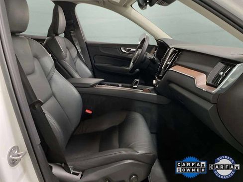 Used 2023 Volvo XC60 B5 Plus image 24