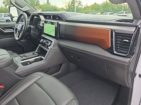 Used 2025 GMC Sierra 3500 Denali image 34