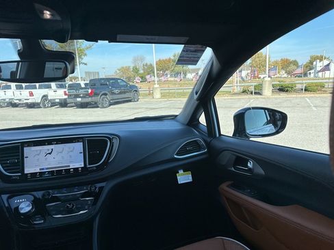 New 2026 Chrysler Pacifica Pinnacle w/ Trailer Tow Group image 53