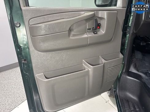 Used 2015 Chevrolet Express 2500 image 6