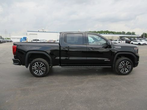 Certified 2025 GMC Sierra 1500 AT4 w/ AT4 Premium Package AWD/4WD image 4