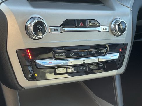 Used 2022 Ford Explorer XLT w/ Equipment Group 202A image 26