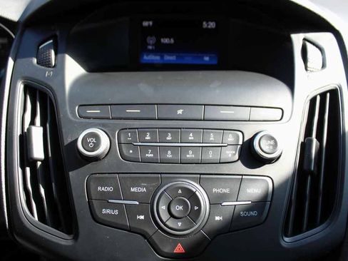Used 2018 Ford Focus SE FWD image 19