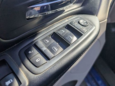 Used 2019 Dodge Grand Caravan SE w/ UConnect Hands-Free Group image 14