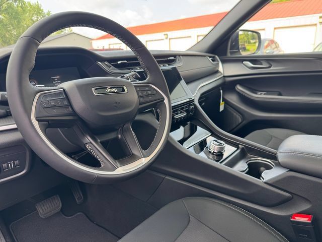 New 2025 Jeep Grand Cherokee Laredo X w/ Luxury Tech Group I AWD/4WD image 40