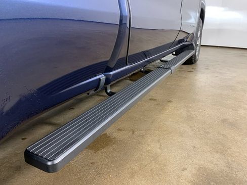 Used 2022 GMC Sierra 1500 SLT w/ Driver Alert Package II AWD/4WD image 41