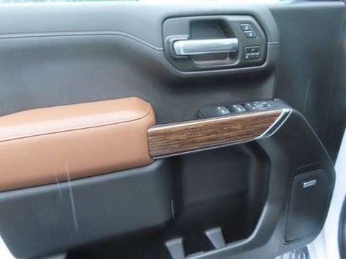 Used 2019 Chevrolet Silverado 1500 High Country image 13