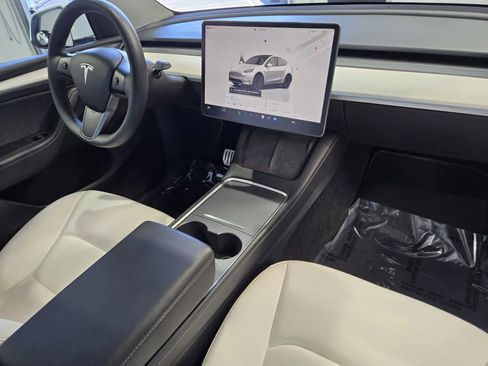 Used 2023 Tesla Model Y Performance AWD/4WD image 5