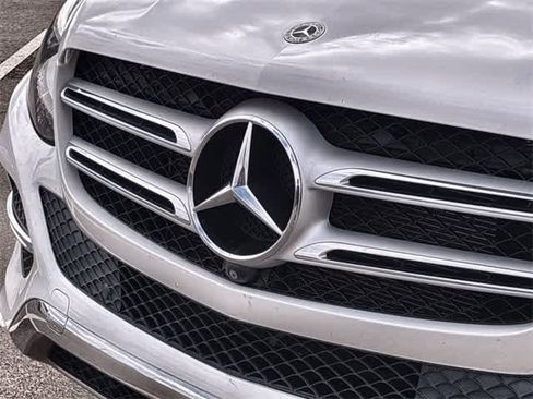 Used 2019 Mercedes-Benz GLE 400 4MATIC image 12