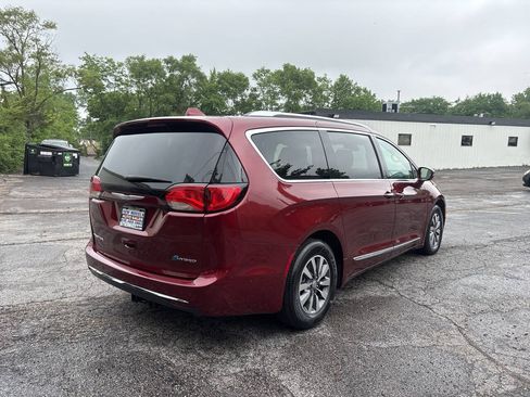 Used 2020 Chrysler Pacifica Limited w/ Advanced Safetytec Group FWD image 5