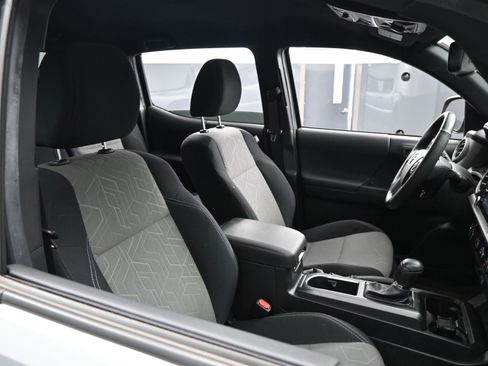 Certified 2022 Toyota Tacoma TRD Off-Road image 23