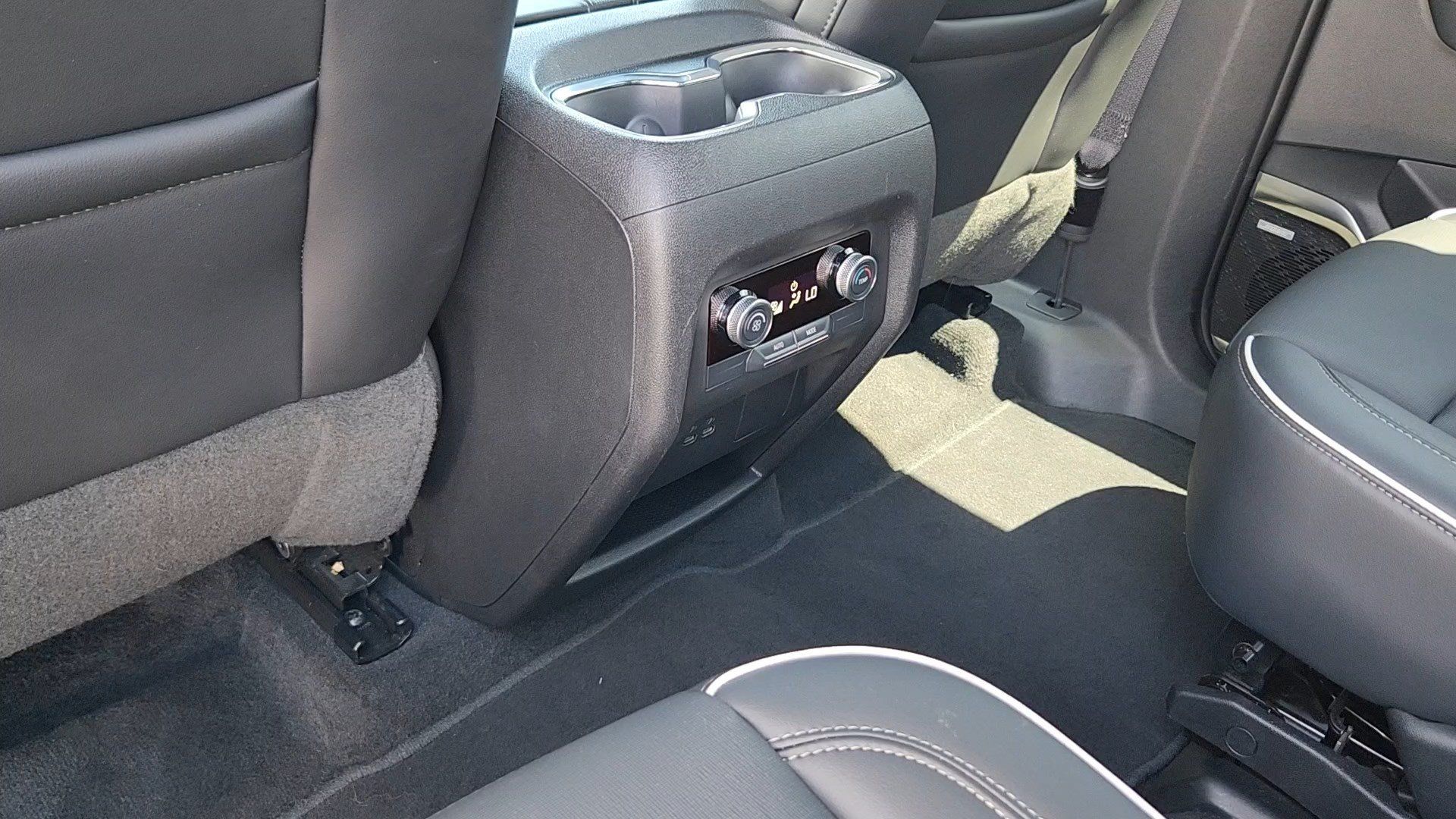 Used 2025 Buick Enclave Preferred AWD/4WD image 17
