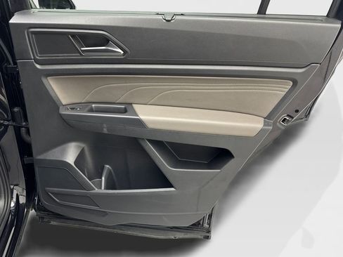 Used 2022 Volkswagen Atlas SE w/ Panoramic Sunroof Package FWD image 46
