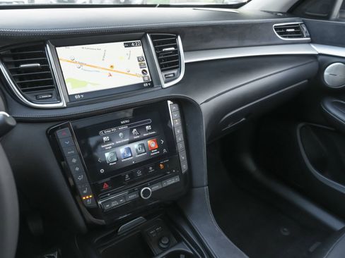 Used 2022 INFINITI QX50 Sensory image 10