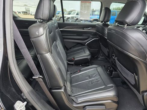 Used 2023 Jeep Grand Cherokee L Limited w/ Luxury Tech Group II image 28