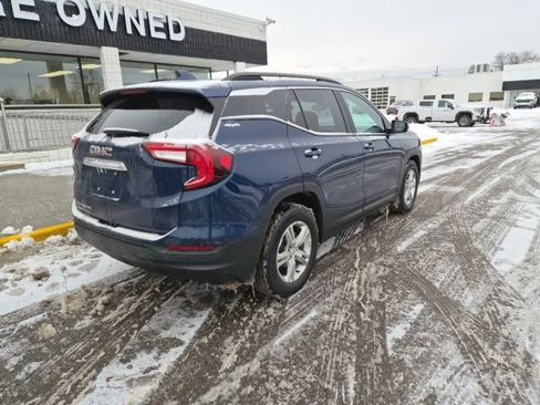 Used 2022 GMC Terrain SLE w/ Driver Convenience Package image 6