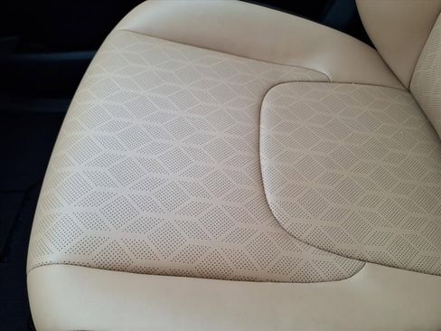 Used 2022 Kia Carnival EX image 26