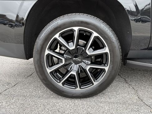 Used 2024 Chevrolet Suburban RST w/ Luxury Package image 21