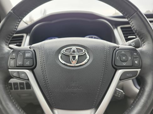 Used 2016 Toyota Highlander Limited AWD/4WD image 30