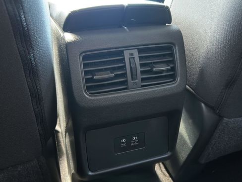 Used 2023 Nissan Rogue SV AWD/4WD image 17