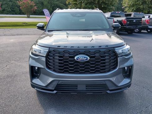 Certified 2025 Ford Explorer ST-Line w/ ST-Line Street Pack AWD/4WD image 9