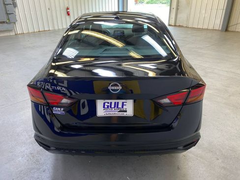 Used 2025 Nissan Altima 2.5 SV FWD image 7