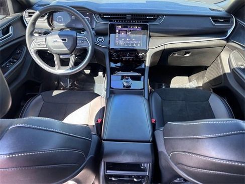 Used 2025 Jeep Grand Cherokee Altitude image 26