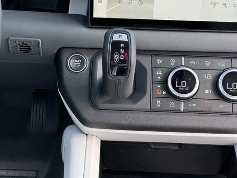 Certified 2025 Land Rover Defender 130 X-Dynamic SE image 18