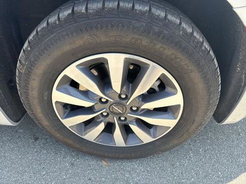 Used 2023 Chrysler Pacifica Touring-L FWD image 7