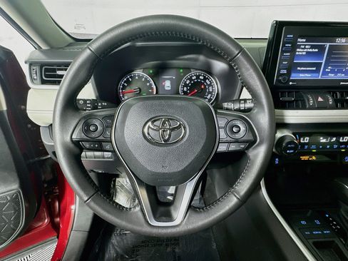 Used 2022 Toyota RAV4 XLE Premium FWD image 15