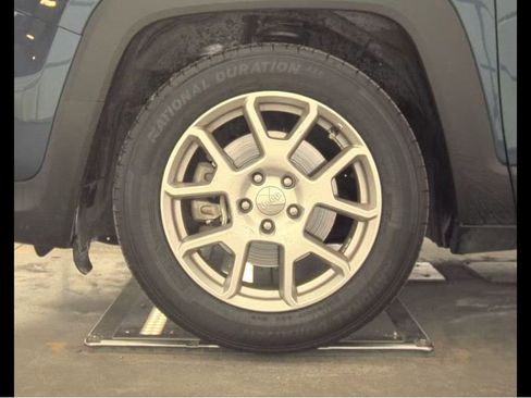 Used 2020 Jeep Renegade Latitude w/ Popular Equipment Group FWD image 13